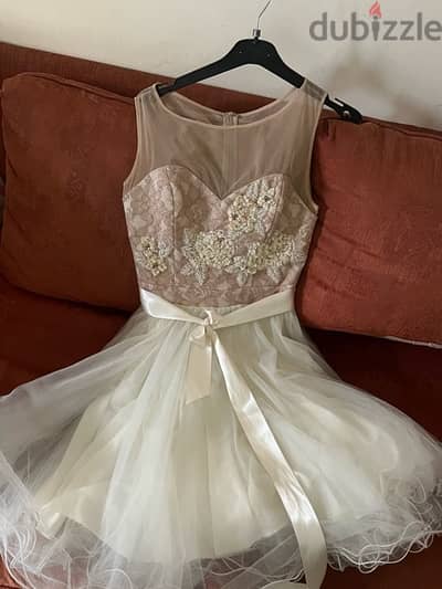 فستان ابيضّ و بيج للبيع - white and beige dress for