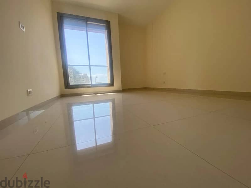 200m² Apartment with Partial Sea View for Sale in Manara 2