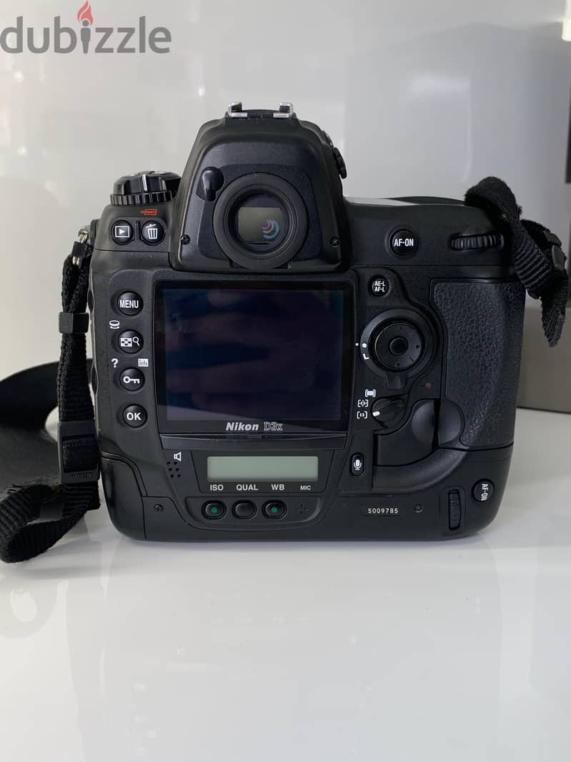 Nikon D3X + lens 105mm Macro f2.8 2