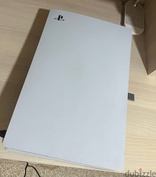 ps5 with its accessories 1