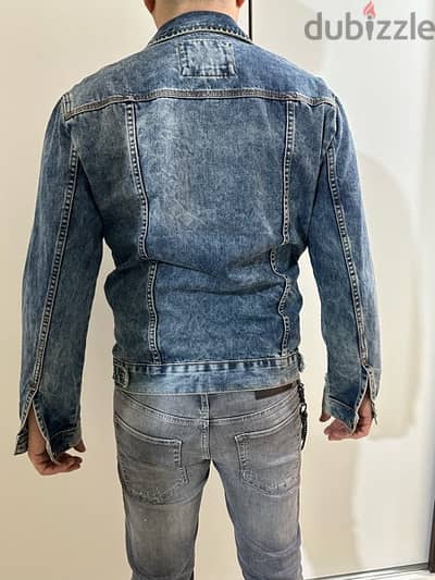 Denim jeans jacket