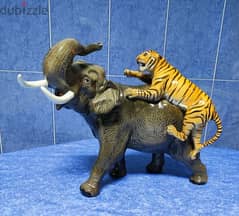 Vintage Ceramic Elephant & Attacking Tiger Statue/Figurine. 0