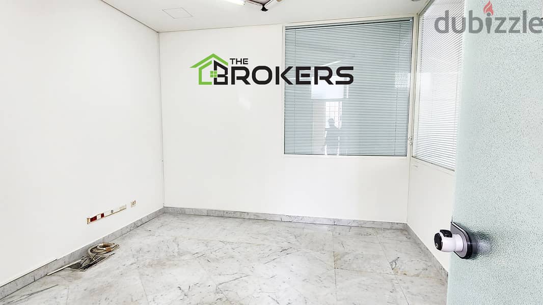 Shop for Rent in Hamra  محل  للايجار في الحمرا 4