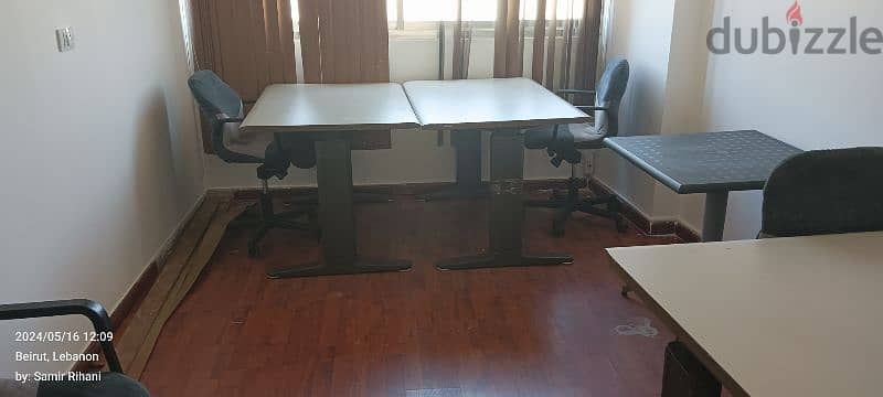 office desks ,عدد ٧  مكتب خشبي للبيع ايطالي 1