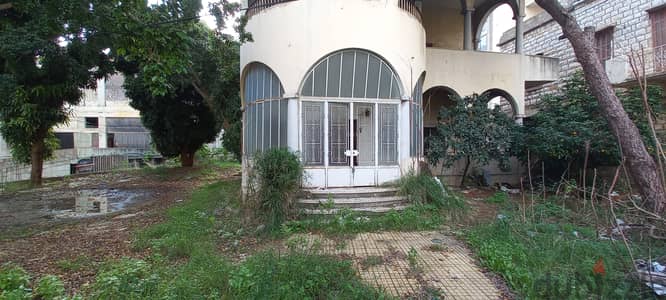 Old Villa for investment in Jal el Dib for rentفيلا قديمة للاستثمار