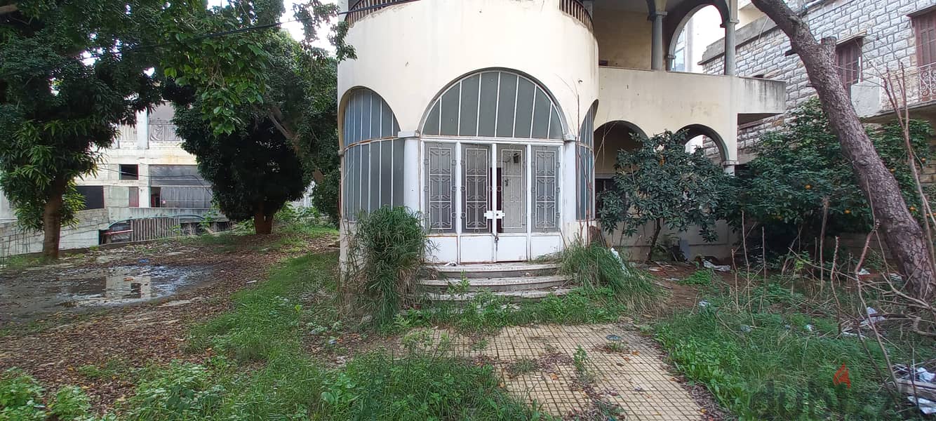 Old Villa for investment in Jal el Dib for rentفيلا قديمة للاستثمار 0