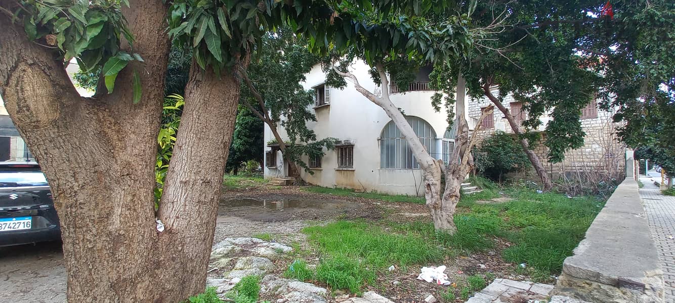 Old Villa for investment in Jal el Dib for rentفيلا قديمة للاستثمار 1