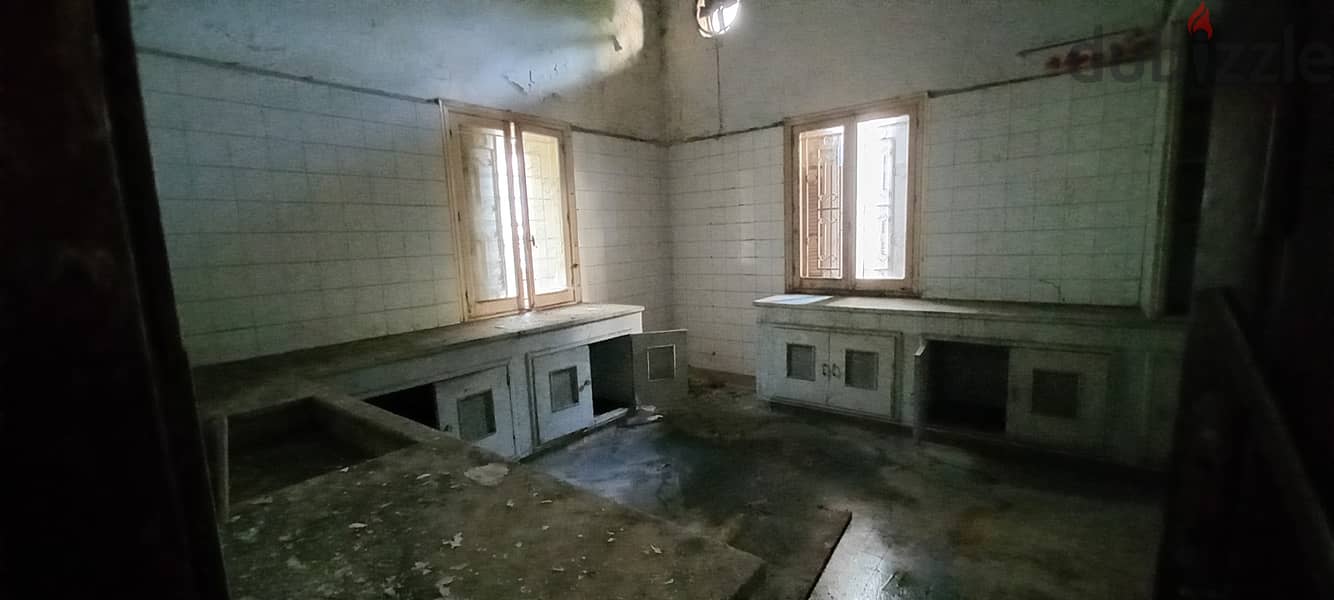 Old Villa for investment in Jal el Dib for rentفيلا قديمة للاستثمار 9