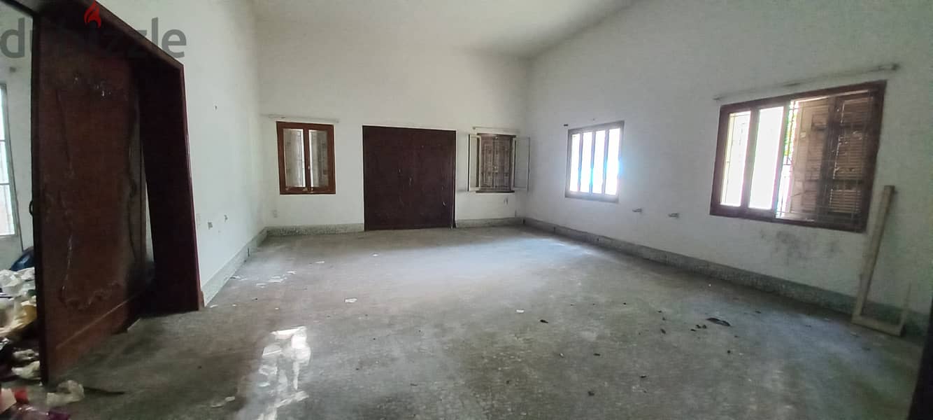 Old Villa for investment in Jal el Dib for rentفيلا قديمة للاستثمار 11