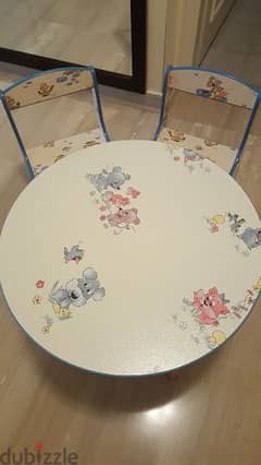 Cute kids table & chairs 0