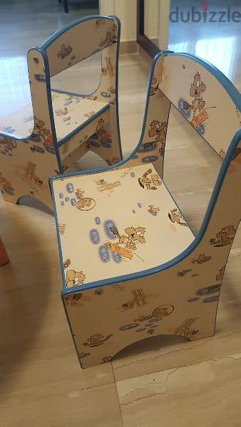 Cute kids table & chairs 1