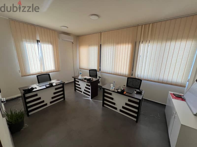 Office for rent in Furn El Chebbak مكتب للإيجار في فرن الشباك 1