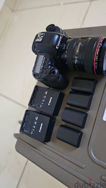 canon 5d iv and 24-105 +4 batteries 1
