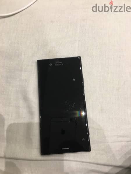 Sony Xperia XZ1 takes two sim cards 32GB in a good condition 1