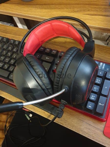 mouse keyboard headphones 1