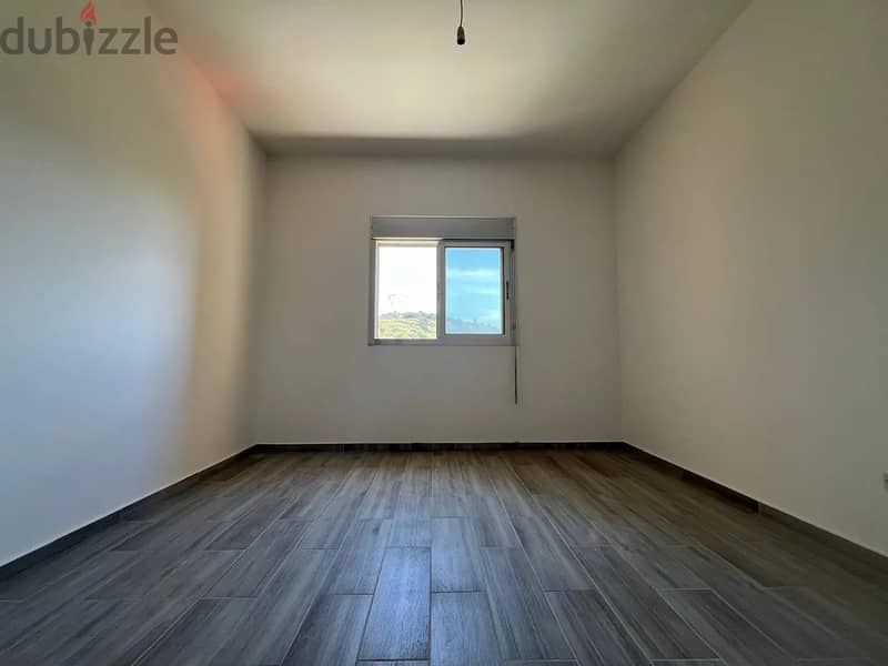 Spacious 4-Bedroom Apartment in a Prime Location in Bahsas for Sale 7