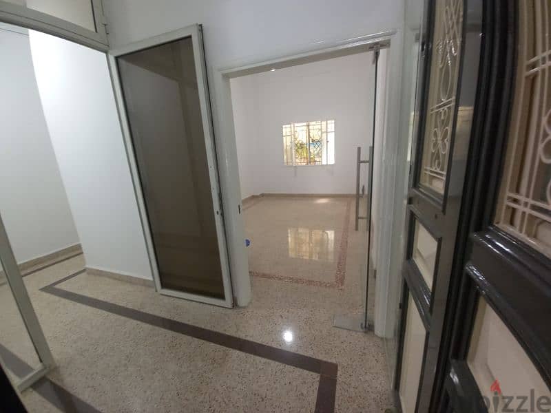 Polyclinic or office in Bourj hammoud for rent in a Prime Location!! 2