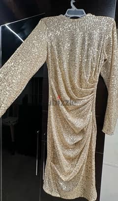 short dress with long sleeve; gold color