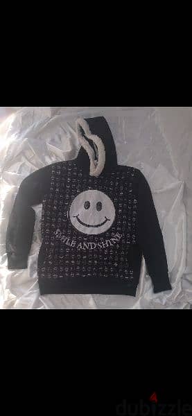 hoodie black white Xs to xL 1=5$ or 3= 13$ 2