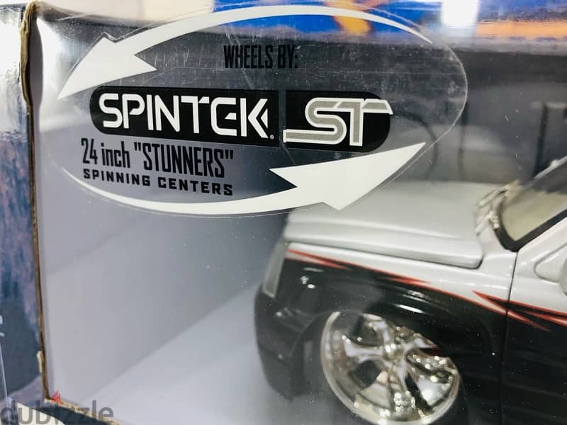 1/18 diecast Cadillac Escalade DUB CITY Spinner Rims (Out of Print) 8