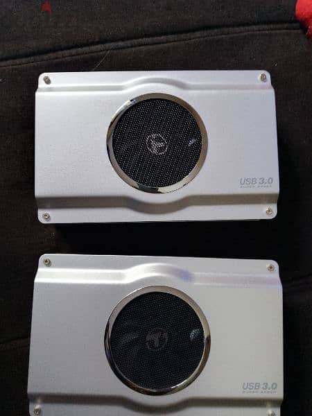 2 transcend storejet enclosure with 2 terra hard drive each like new 3