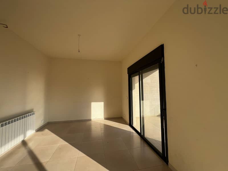 Unfurnished apartment with garden for rent 2