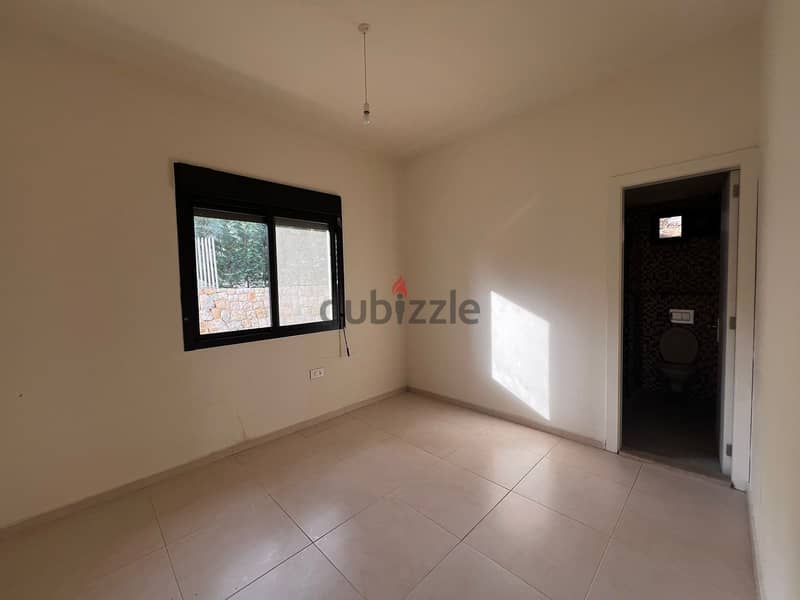 Unfurnished apartment with garden for rent 7