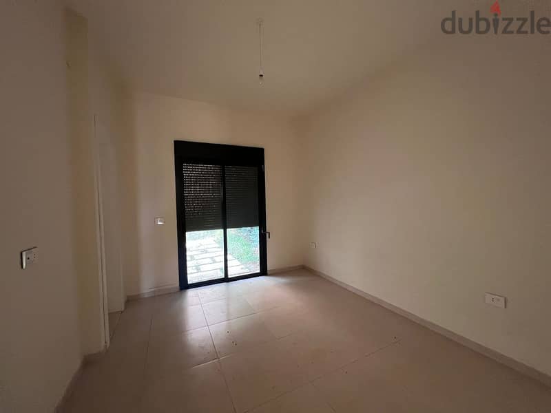Unfurnished apartment with garden for rent 12