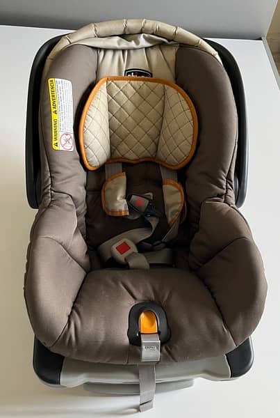 Chicco car seat with stand 3