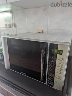 Microwave Kenwood with grill 0
