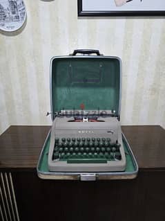 typewriter dactylo royal آلة الكاتبة  دكتيلو