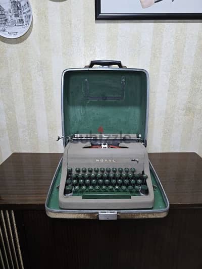 typewriter dactylo royal آلة الكاتبة  دكتيلو