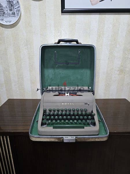 typewriter dactylo royal آلة الكاتبة  دكتيلو 0