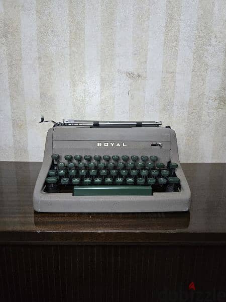 typewriter dactylo royal آلة الكاتبة  دكتيلو 1