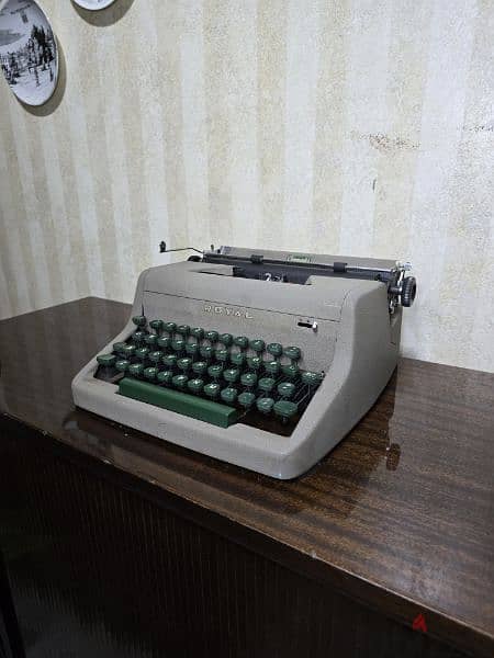 typewriter dactylo royal آلة الكاتبة  دكتيلو 2