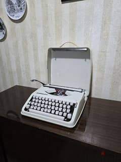 Typewriter dactylo baby hermes آلة الكاتبة دكتيلو 0