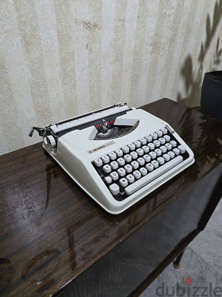Typewriter dactylo baby hermes آلة الكاتبة دكتيلو 3