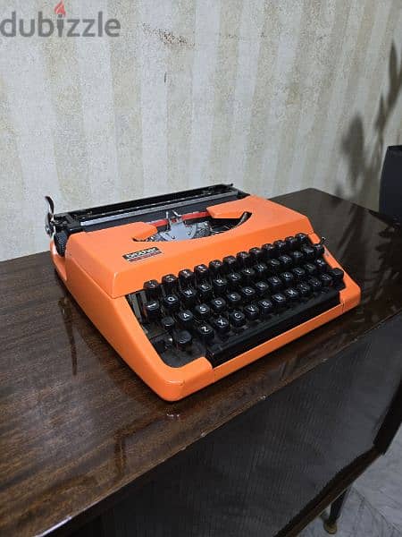 Typewriter dactylo brother آلة الكاتبة دكتيلو 1