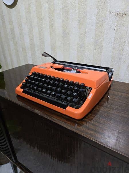 Typewriter dactylo brother آلة الكاتبة دكتيلو 2