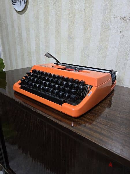Typewriter dactylo brother آلة الكاتبة دكتيلو 5