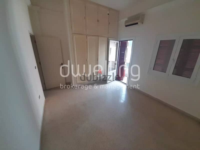 Three bedrooms apartment for rent in mar mkhayel 5