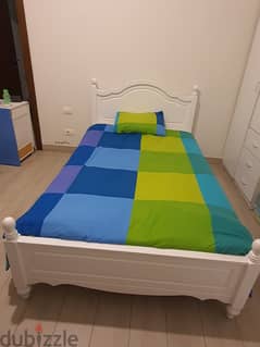 Bed, nightable, dresser& mattress