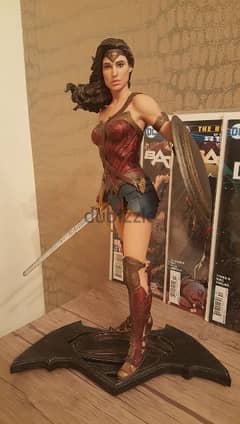 Wonder Woman Statue