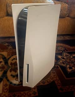 PS5 1 TB like new + 1 controller with box ( mkfoule la shaher 11)