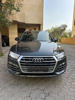 Audi Q5 Quattro S-line 2018 gray on black (clean carfax)