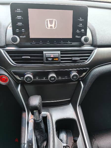 Honda Accord mod 2018 clean car fax 13