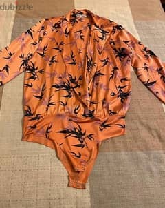 Women’s Zara Printed Shirt size M fits L New Condition