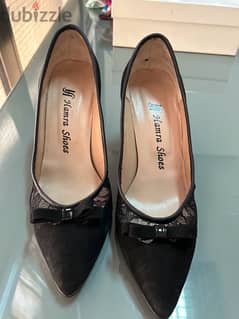 high heel black shoes