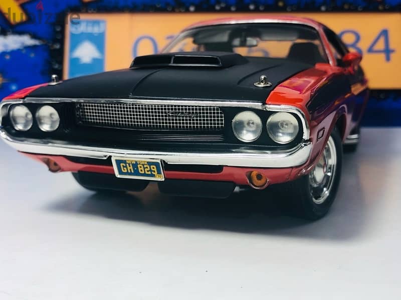 1/18 diecast Dodge Challenger T/A 1970 Muscle 340 Engine ! 0