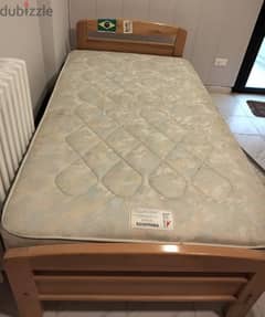 Bed with a Primaflex mattress